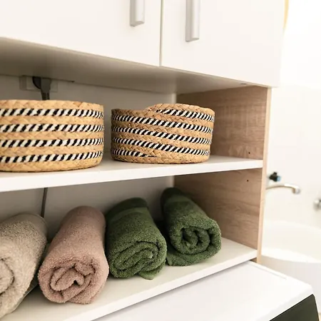 Cozy 1 Bedroom With A Free Parking Spot *