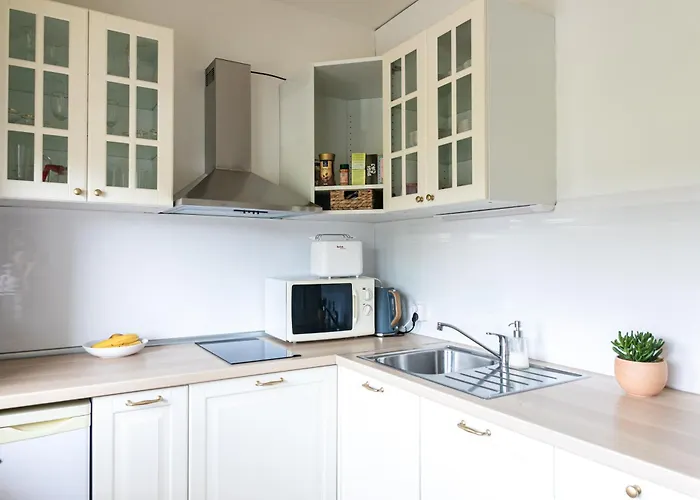 Cozy 1 Bedroom With A Free Parking Spot شقة Nová Lesná