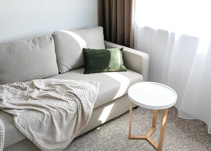Cozy 1 Bedroom With A Free Parking Spot *